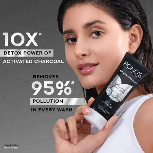 Pond's Bright Miracle Detox Facewash With 10X Power Of Charcoal, 100 g